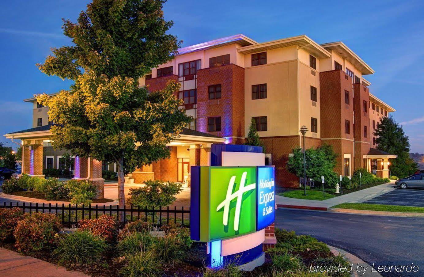 The Q Hotel & Suites Springfield Exterior photo