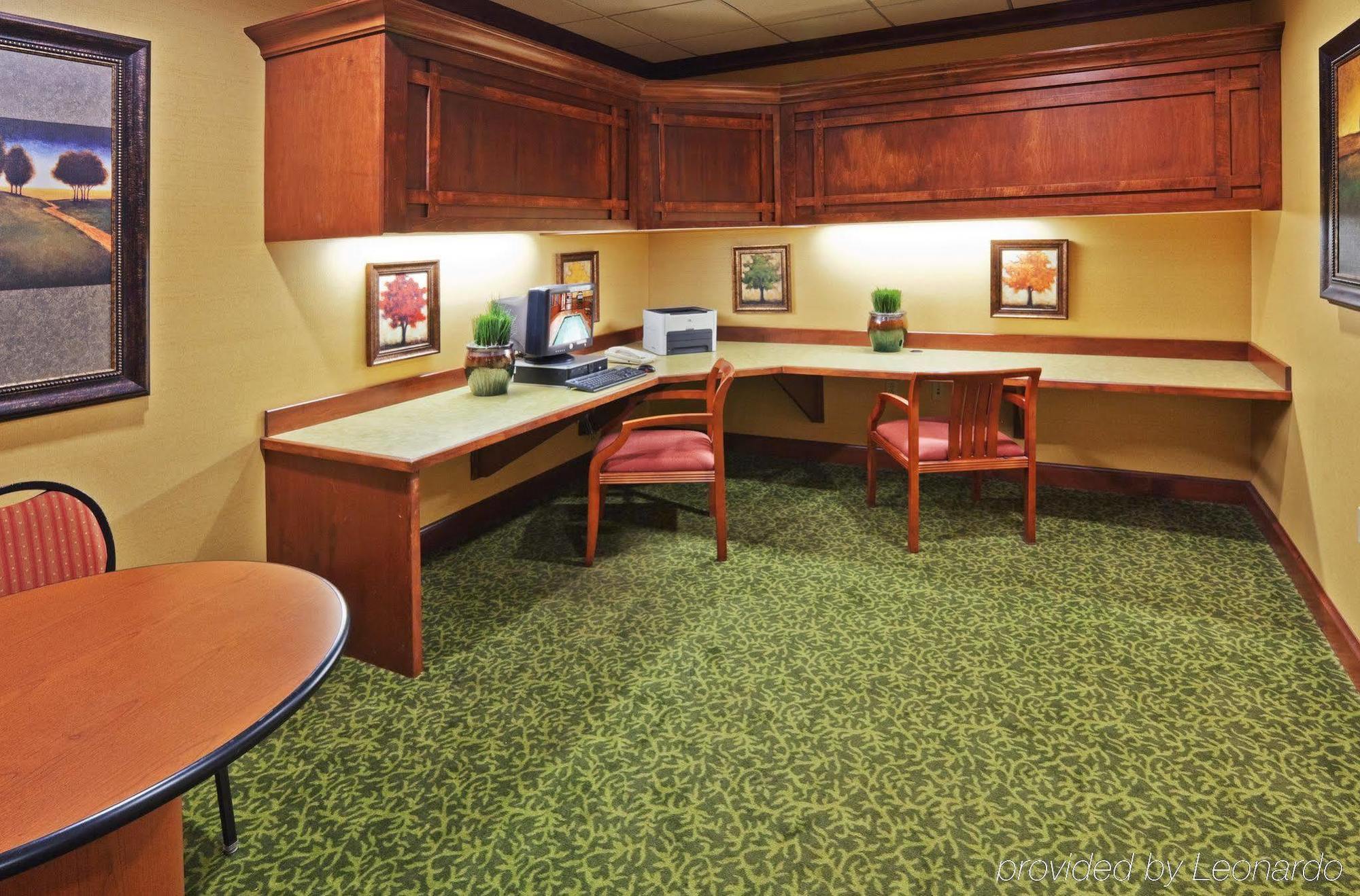 The Q Hotel & Suites Springfield Facilities photo