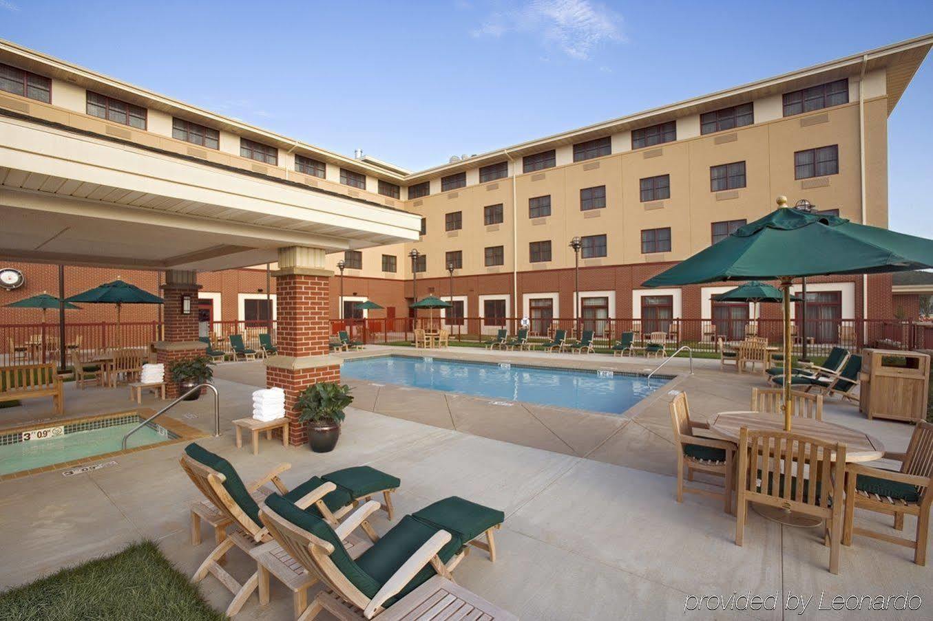 The Q Hotel & Suites Springfield Facilities photo
