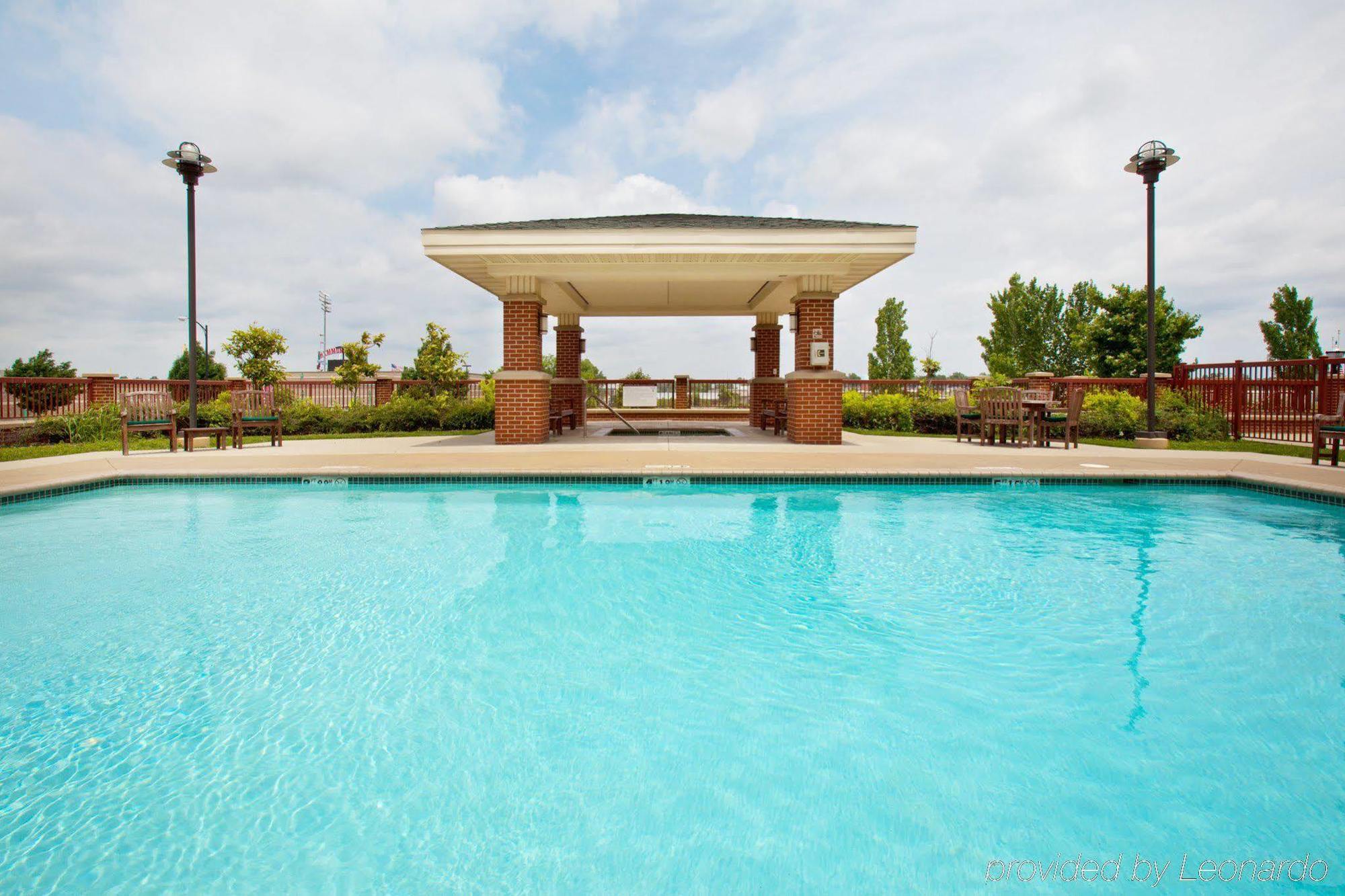 The Q Hotel & Suites Springfield Facilities photo