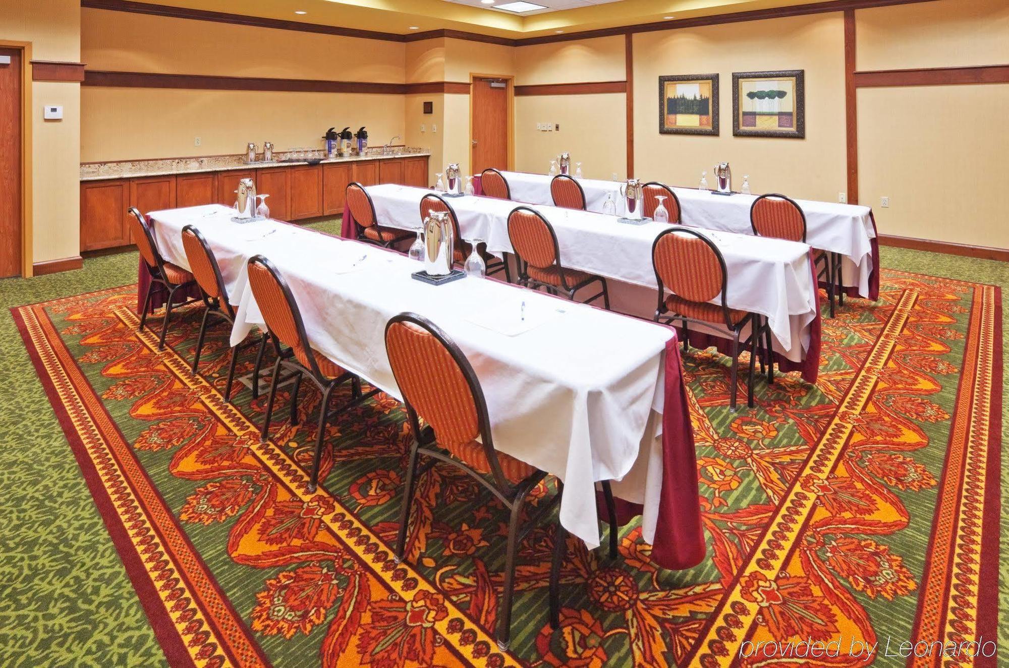 The Q Hotel & Suites Springfield Facilities photo